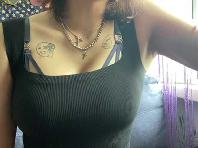 DignaRightnour live webcam show