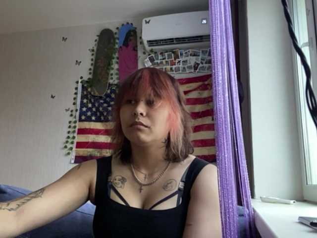 DignaRightnour live webcam show