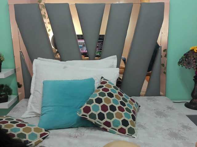 LucyLogde live cam on BongaCams