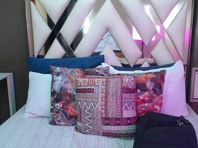 LucyLogde live cam on BongaCams