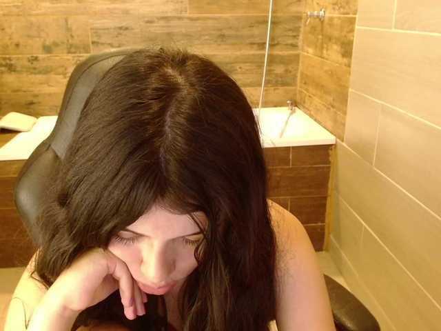 LucyLogde live cam on BongaCams