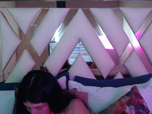 LucyLogde live cam on BongaCams