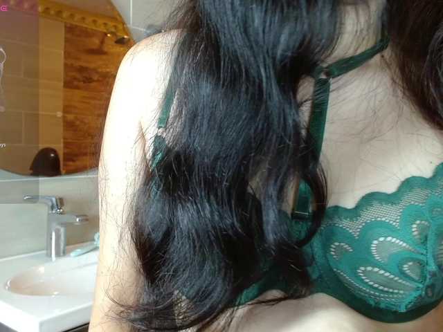 LucyLogde live cam on BongaCams