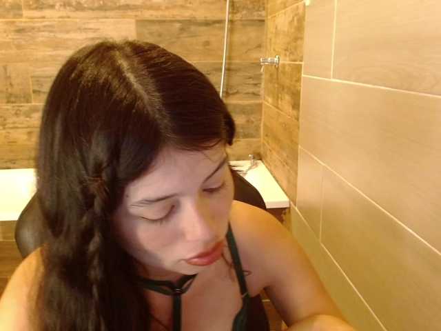 LucyLogde live cam on BongaCams