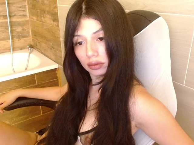 LucyLogde live cam on BongaCams