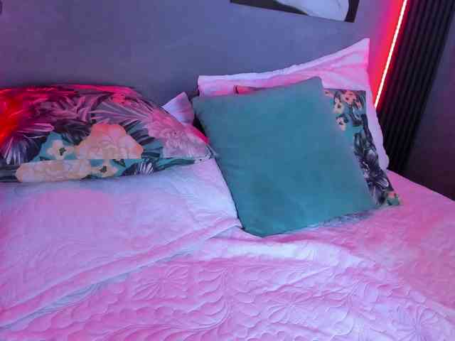 LucyLogde webcam