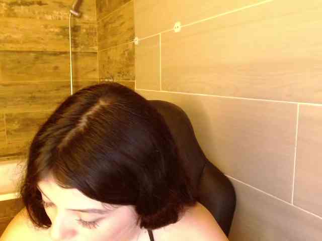 LucyLogde webcam