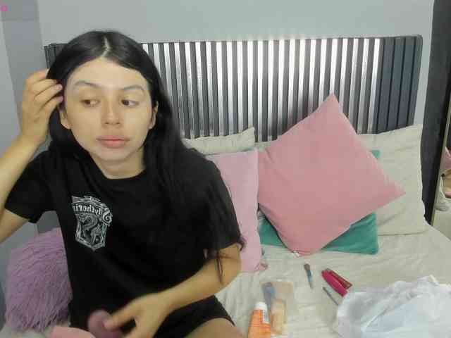 LucyLogde webcam