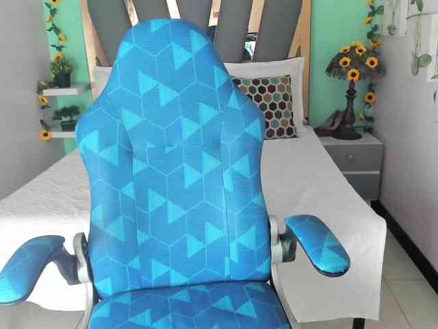 LucyLogde webcam