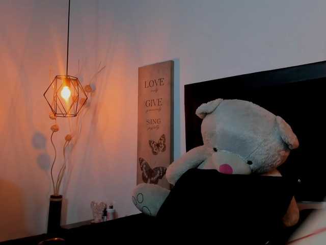 MiaAndErick live cam preview