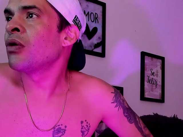 miaanderick live show