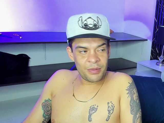miaanderick live show