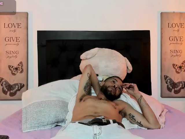 MiaAndErick live cam on BongaCams