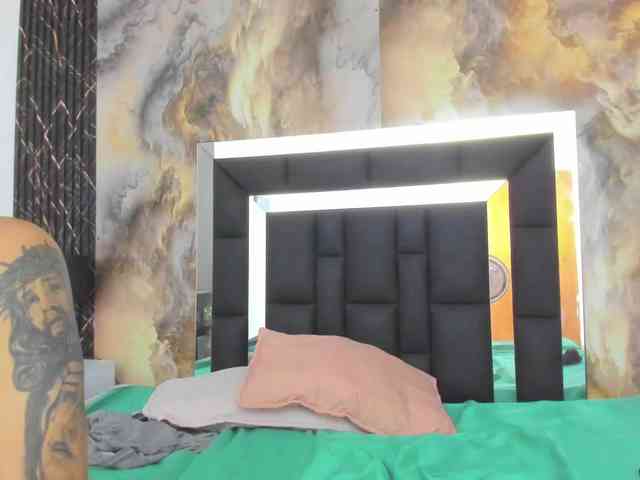 miaanderick's live room