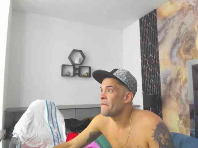 MiaAndErick webcam