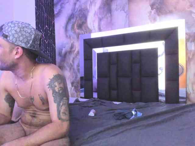 MiaAndErick webcam