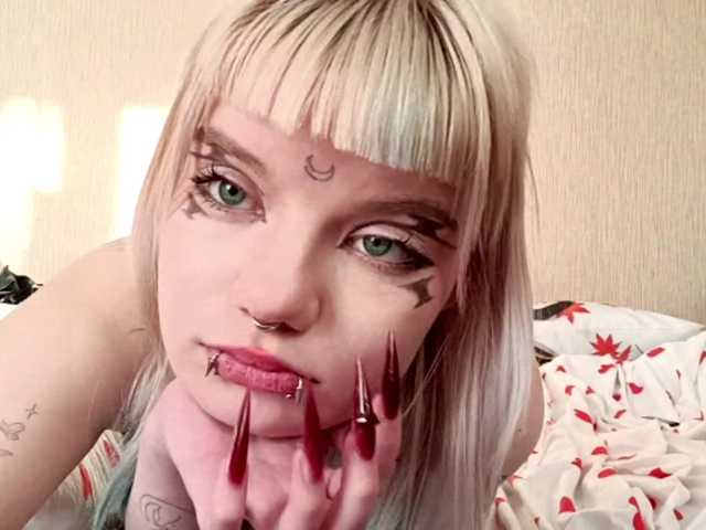 LinaBestie Live Cam on BongaCams