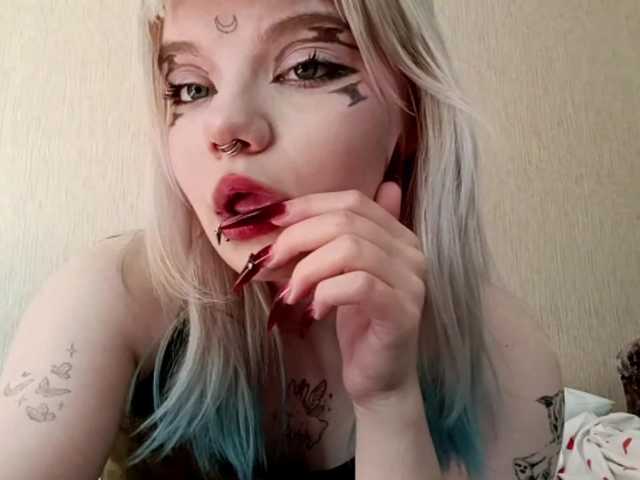 LinaBestie live cam on BongaCams