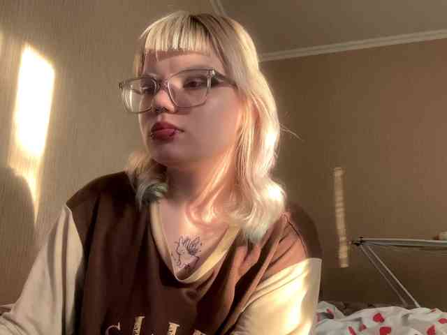 LinaBestie webcam
