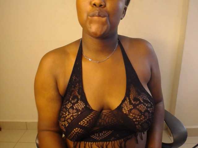 KittyKissess02 live cam on BongaCams