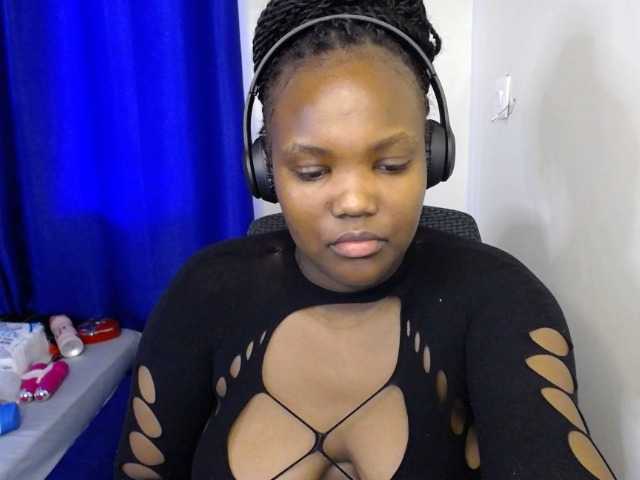 KittyKissess02 live cam on BongaCams