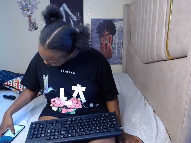 KittyKissess02 live cam on BongaCams