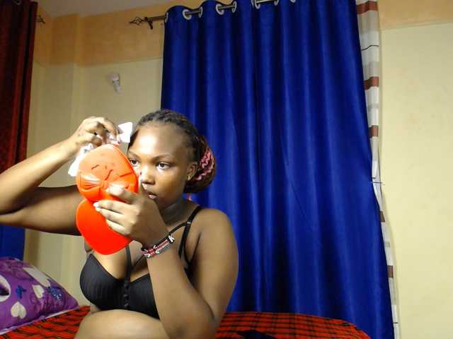 KittyKissess02 live cam on BongaCams
