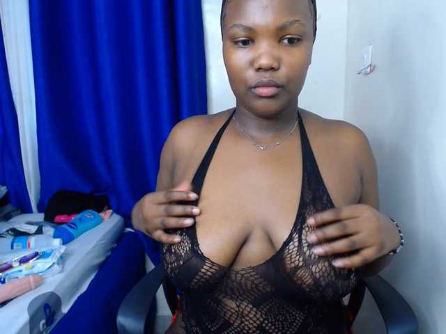 KittyKissess02 live cam on BongaCams