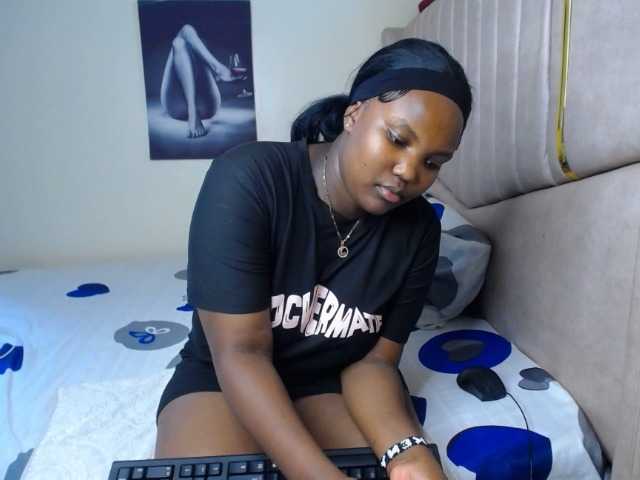 KittyKissess02 live cam on BongaCams