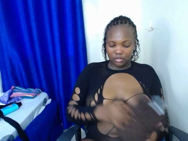 KittyKissess02 live cam on BongaCams
