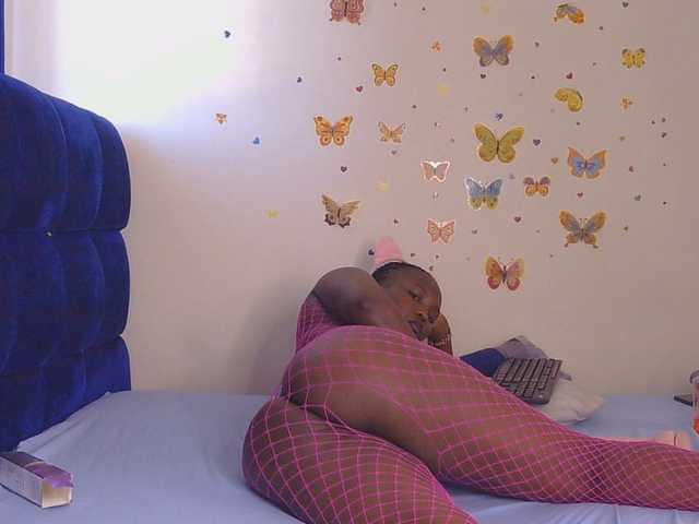 KittyKissess02 live cam on BongaCams