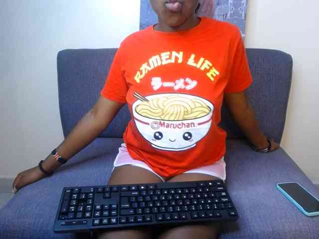 KittyKissess03 webcam