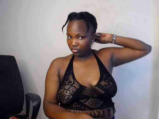 KittyKissess02