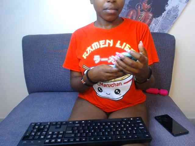 KittyKissess03 webcam