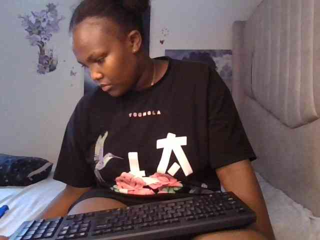 KittyKissess03 webcam