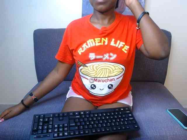 KittyKissess03 webcam