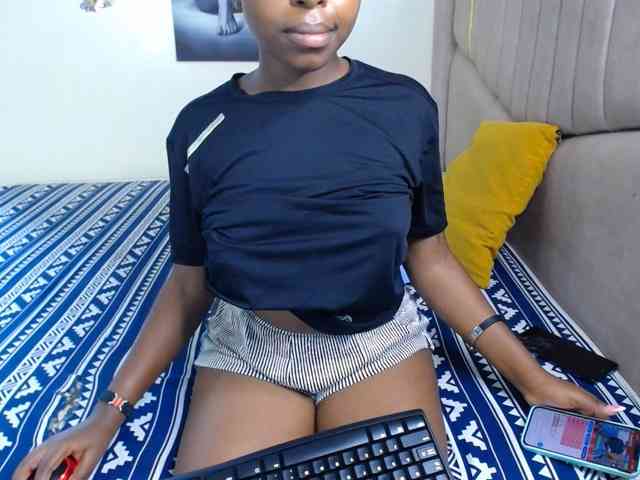 KittyKissess03 webcam