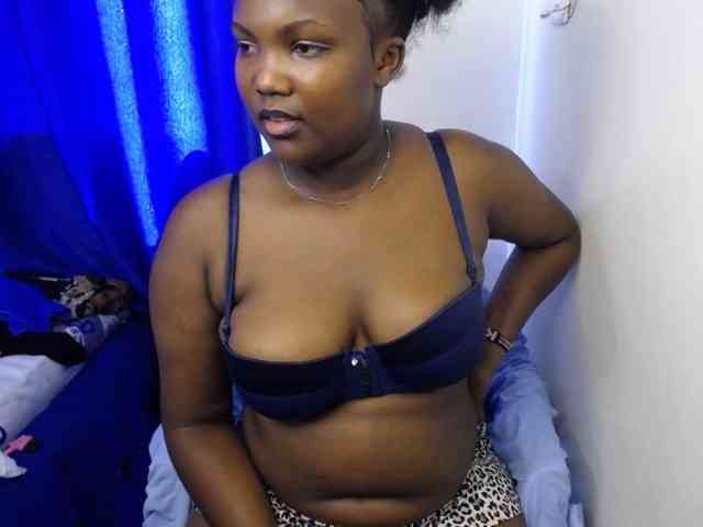 KittyKissess02 webcam