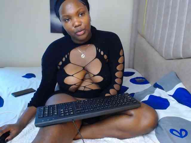KittyKissess02