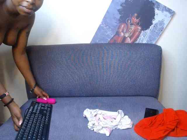 KittyKissess03 webcam