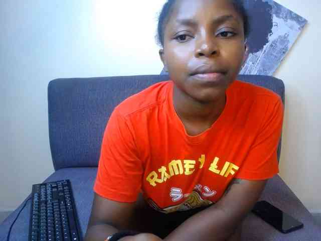KittyKissess03 webcam