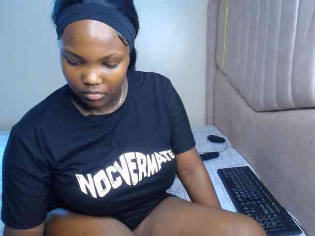 KittyKissess03 webcam