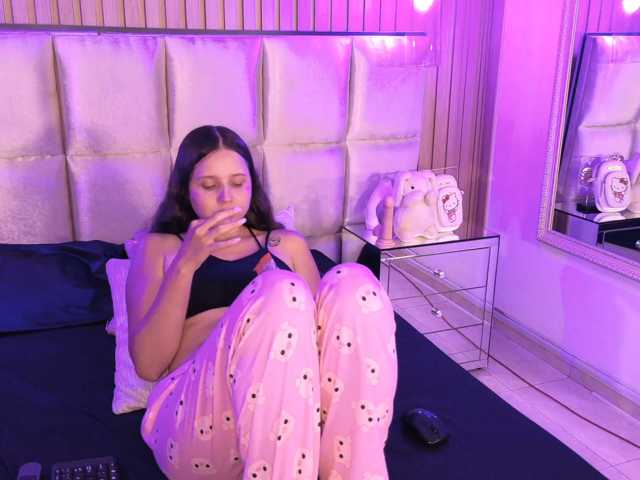 EmmaRichards live cam preview