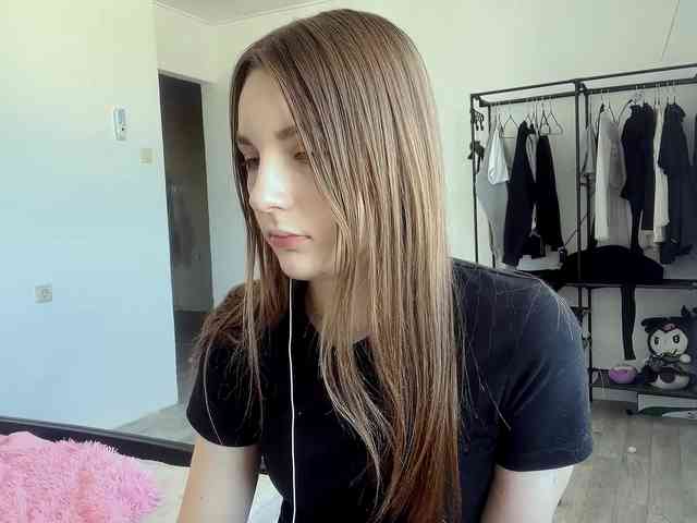 EveliaShimaoka webcam