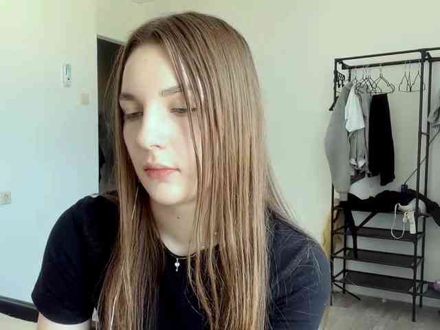 EveliaShimaoka webcam