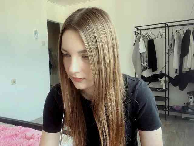 EveliaShimaoka webcam