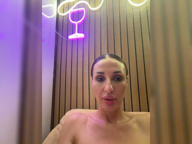 Amouraa live cam on BongaCams
