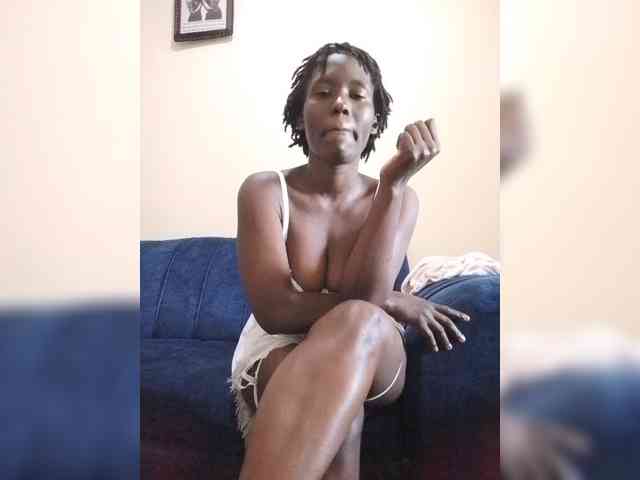 HalimaAnderson webcam