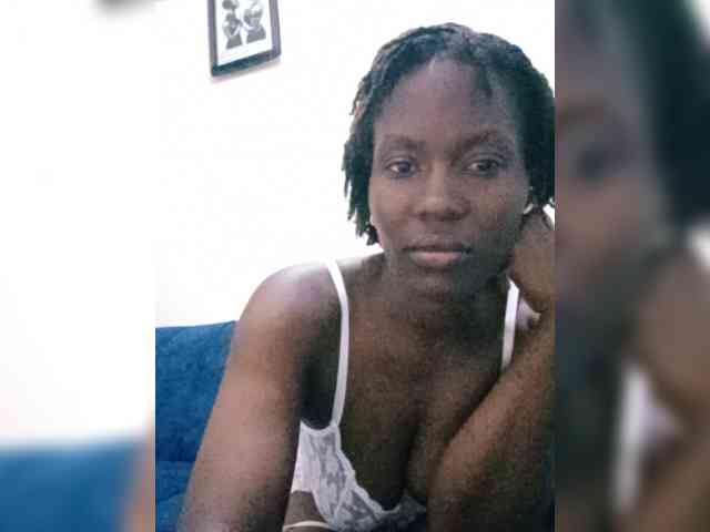 HalimaAnderson webcam