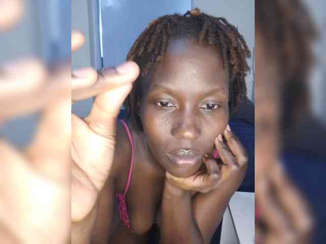 HalimaAnderson webcam